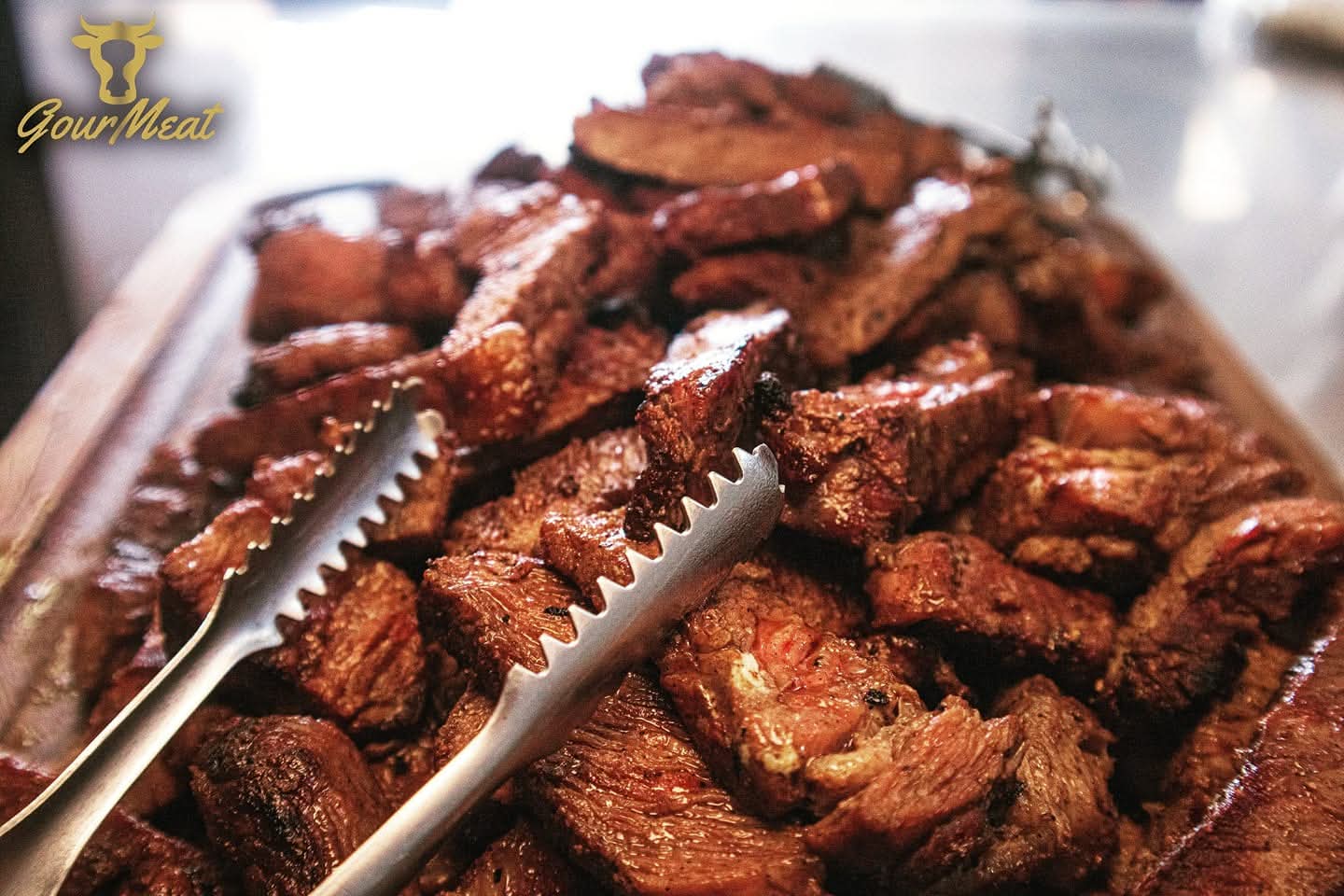 Carne asada servida en charola en La Esquina de Sonora, restaurante sonorense en Narvarte